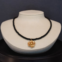 Load image into Gallery viewer, Calandiva Necklace with Onyx or Mother-of-Pearl
